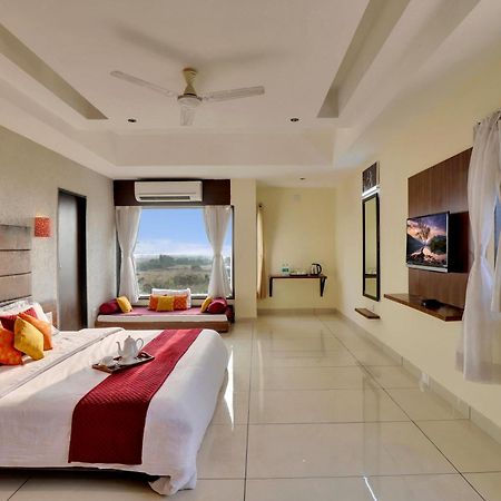 Goverdhan Greens Resort Dwarka L Hotels In Dwarka Zewnętrze zdjęcie