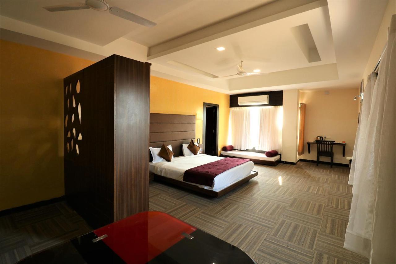 Goverdhan Greens Resort Dwarka L Hotels In Dwarka Zewnętrze zdjęcie
