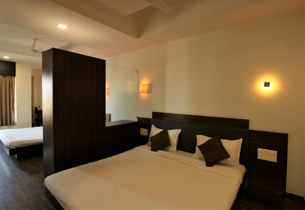 Goverdhan Greens Resort Dwarka L Hotels In Dwarka Zewnętrze zdjęcie