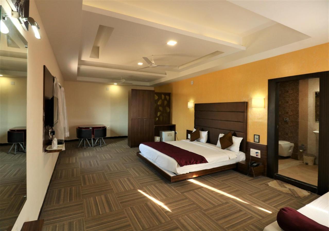 Goverdhan Greens Resort Dwarka L Hotels In Dwarka Zewnętrze zdjęcie