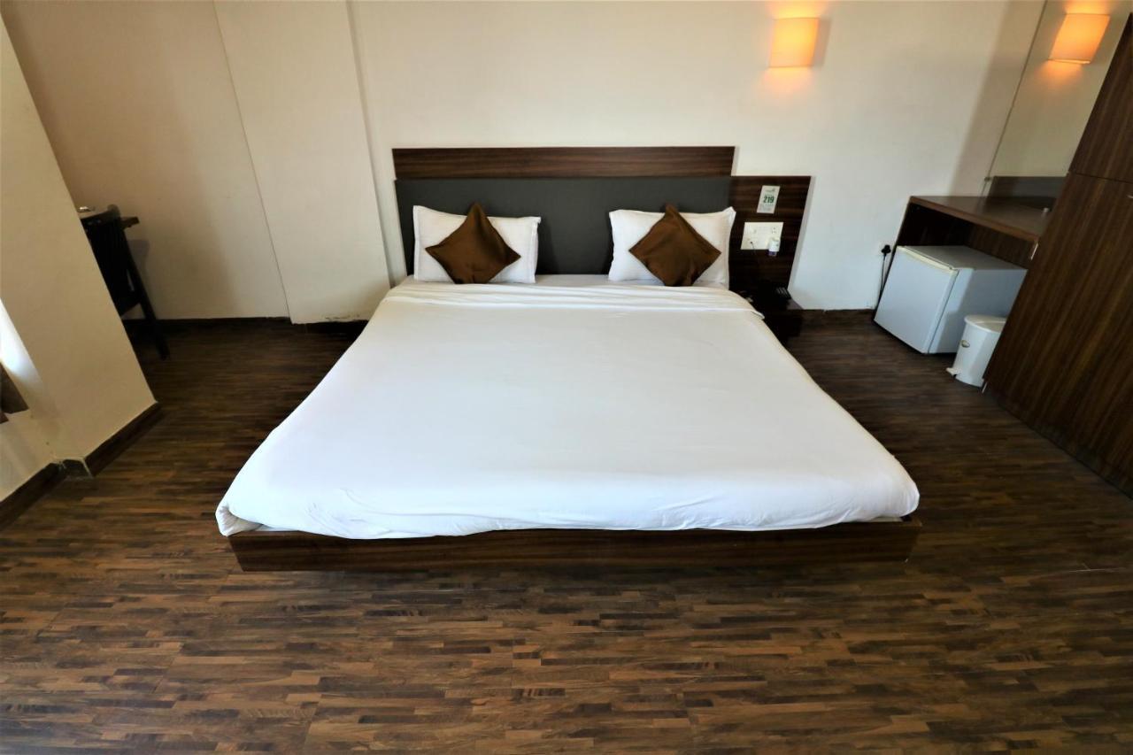 Goverdhan Greens Resort Dwarka L Hotels In Dwarka Zewnętrze zdjęcie