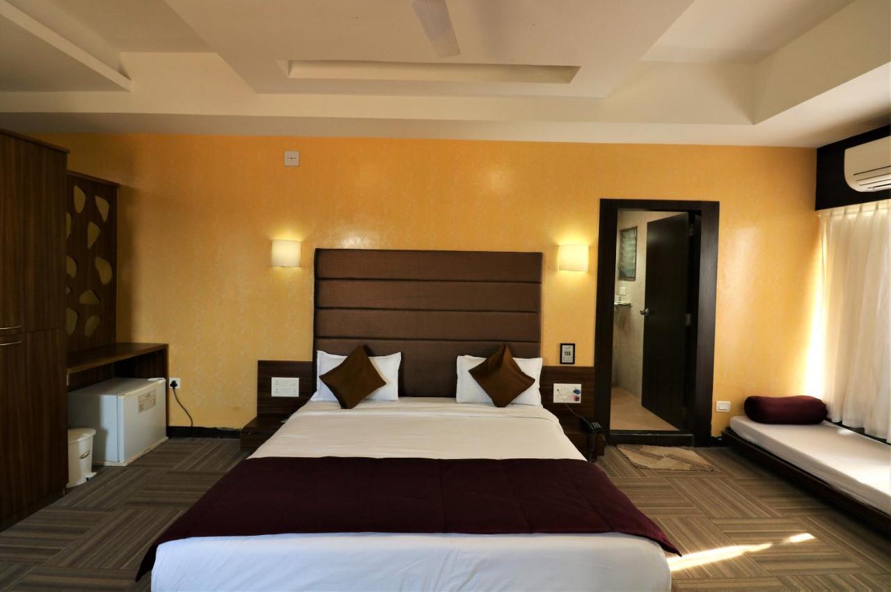 Goverdhan Greens Resort Dwarka L Hotels In Dwarka Zewnętrze zdjęcie
